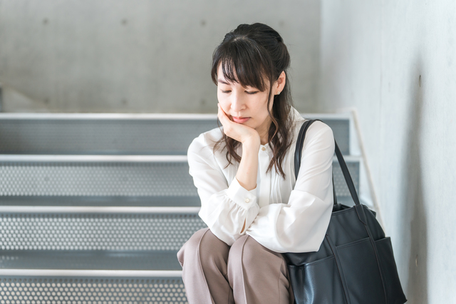 燃え尽き症候群とは？なりやすい人・職業、前兆からわかる企業が取るべき対策を徹底解説