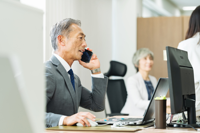 シニア人材の活用のメリットデメリットとは？人材不足を解消するための成功法則を解説！